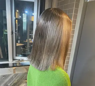 セミロング yoriダブルカラー 代表すがわらのヘアスタイル