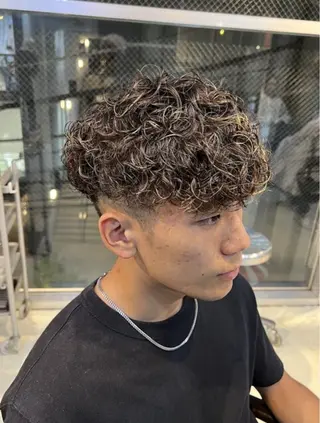 パーマ メンズ 中谷海里/フェザー パーマ/スパイキーのヘアスタイル