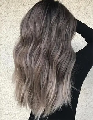 ロング カラー パーマ ヘアアレンジ 大阪レミーエクステ チビ編み込みのヘアスタイル