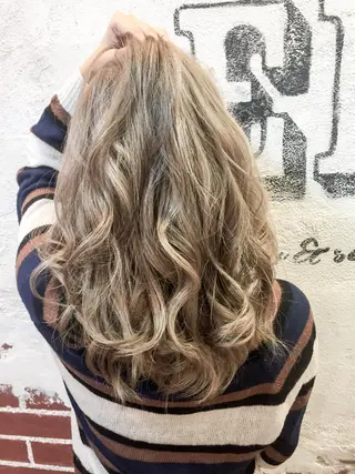 セミロング EIGHT plum TOKIOリミテッドのヘアスタイル