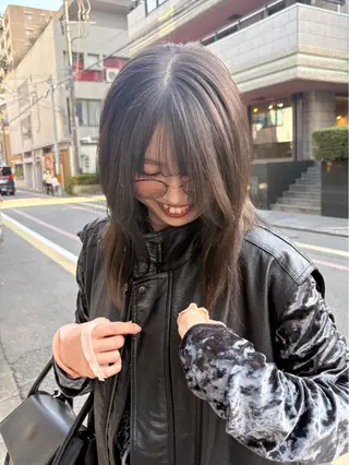 ミディアム 吉田 芽生のヘアスタイル