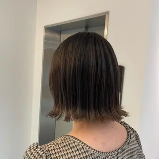 ミディアム 亀山 由里菜のヘアスタイル