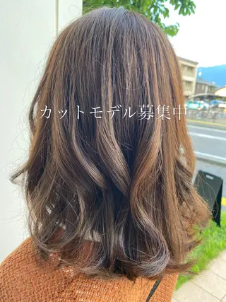 ミディアム カラー 下門 紗栄のヘアスタイル