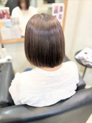 ショート カラー 安田 夏海のヘアスタイル