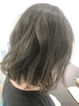 カラー 💜ショート💜 ウルフ、ボブ二色亜美のヘアスタイル