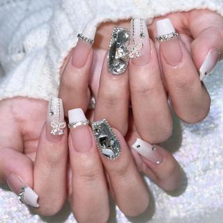ネイル Queens テイのネイルデザイン