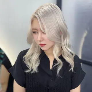 セミロング カラー Ren. 🦋デザインカラーのヘアスタイル
