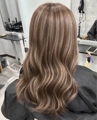セミロング 🤍HIKARI🤍 ハイライトのヘアスタイル