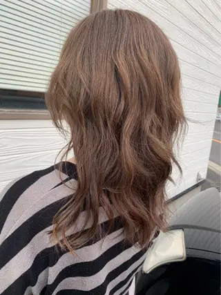 セミロング 半田 知穂のヘアスタイル