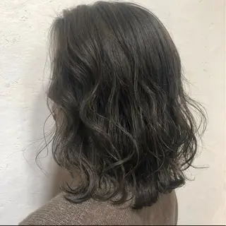 ミディアム カラー mina .のヘアスタイル