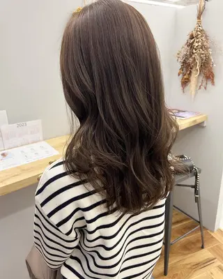 セミロング 檜谷 晴　顔周りカットのヘアスタイル