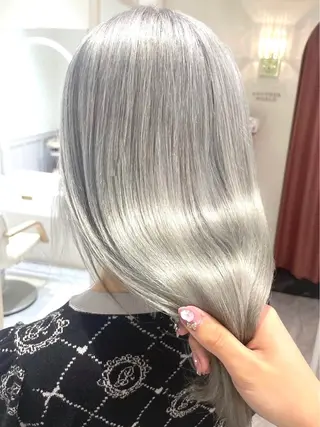 ロング fuwari 美白ショコラカラーのヘアスタイル