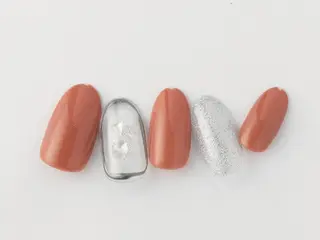 ショート Tiary🤍 Sachikaのネイルデザイン