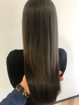 カラー 坂井 心奏のヘアスタイル
