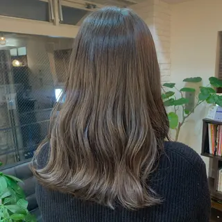 セミロング カラー 久保山 友奈のヘアスタイル