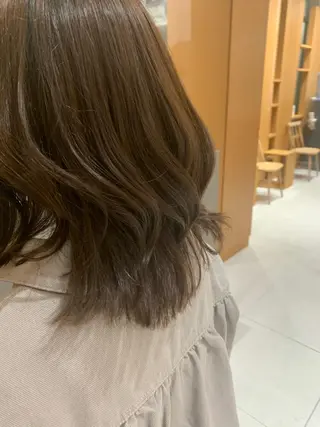 ミディアム ARMONY秋山輝也 コテ巻き風パーマ特化のヘアスタイル