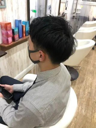 ショート メンズ white.梅田 デザインカラー🦄のヘアスタイル