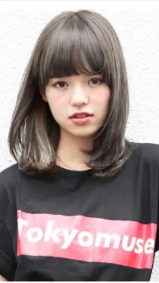 ミディアム 嶋崎 留美のヘアスタイル