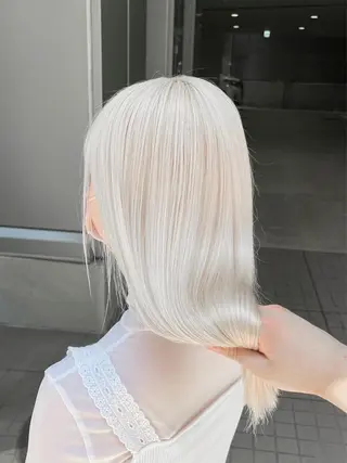 セミロング カラー イツク ⚡️ ルーツ/ハイトーンのヘアスタイル
