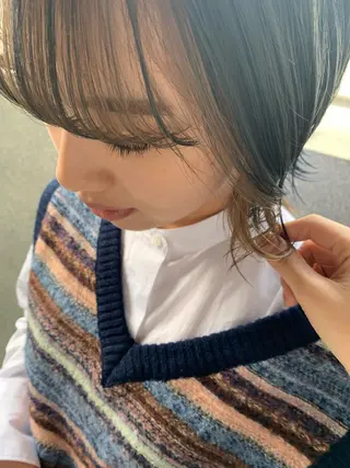 ショート カラー ヘアアレンジ サナ🌱 切りっぱなしボブのヘアスタイル