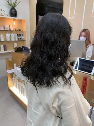 セミロング パーマ 山下 とよかのヘアスタイル