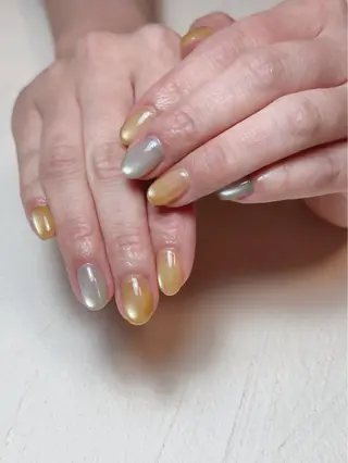 ネイル Tiny Glowのネイルデザイン