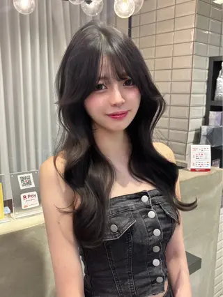 ロング カラー 友田 那都のヘアスタイル