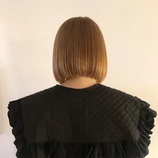 ショート hono/ボブ/ ハイトーン/ベージュのヘアスタイル