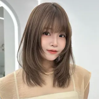 ミディアム ミディアムレイヤー shion🤍のヘアスタイル