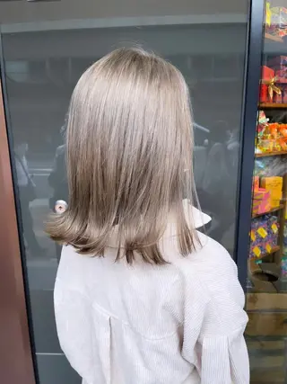ミディアム カラー 韓国レイヤー×艶髪 ハイトーンRyukiのヘアスタイル