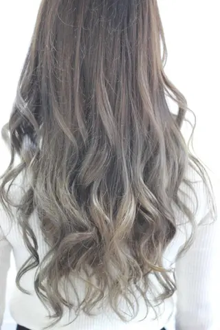 ロング カラー LUXBE LUCEのヘアスタイル