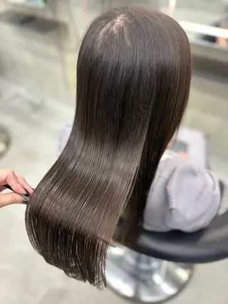 ロング Nene/ハイトーン インナーカラーのヘアスタイル