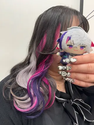 ミディアム カラー インナーカラー 推し ブリーチ 髪質改善のヘアスタイル
