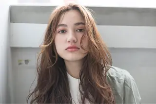 セミロング 💓パーマ，💗 レイヤーカットのヘアスタイル