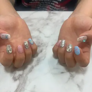 salon UNE LMA見習いスタッフのネイルデザイン