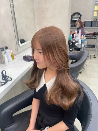セミロング カラー 抜け感レイヤー︴ ニュアンスカラーのヘアスタイル