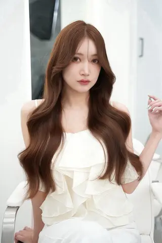 ロング カラー ヘアアレンジ 韓国艶カラー🇰🇷 EWA💙のヘアスタイル