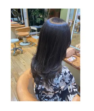 カラー 新嵩 真理のヘアスタイル
