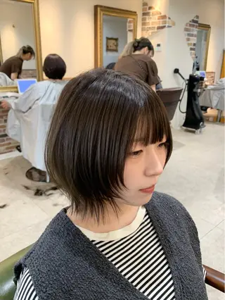 ショート カラー &.TIGRE 越冨 レイヤー/顔周り特化のヘアスタイル