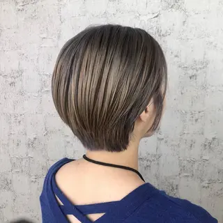 ショート カラー 小顔レイヤー/ ベージュ🤍Rieのヘアスタイル
