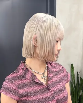 ミディアム カラー レイヤー/顔周り ブリーチカラーのヘアスタイル