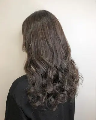 セミロング カラー 【透明感、艶髪】西村 有司のヘアスタイル
