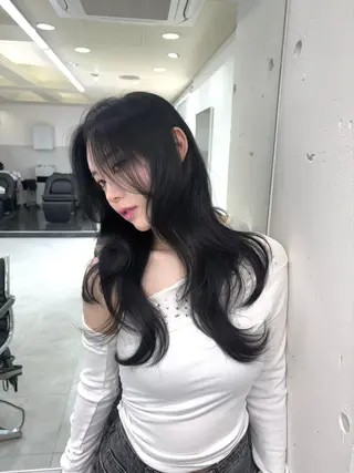 ロング カラー ワンホンヘア 🤍𝑀𝐼𝐻𝑂のヘアスタイル