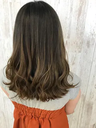セミロング カラー Oopsレイヤー 加藤澄都のヘアスタイル