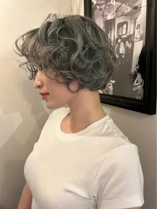 ショート カラー AKO .のヘアスタイル
