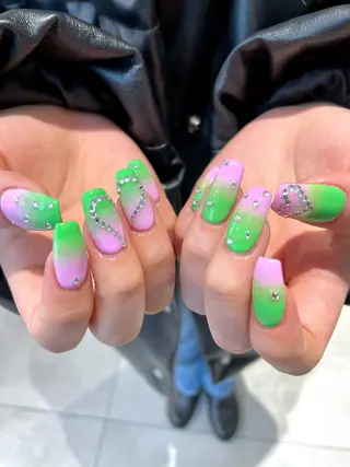 Shiori・:* 💫のネイルデザイン