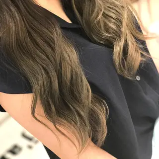 ロング 横山 ひかりのヘアスタイル