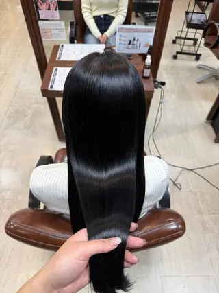 ロング カラー 岸田 奈々/ 艶髪/トレンドカラーのヘアスタイル