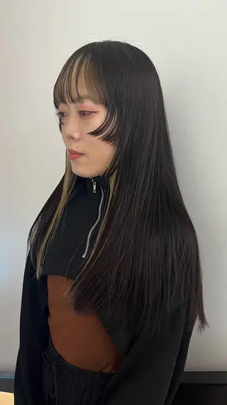 ロング センターパート/カラ ーメッシュ📍ﾕﾘのヘアスタイル