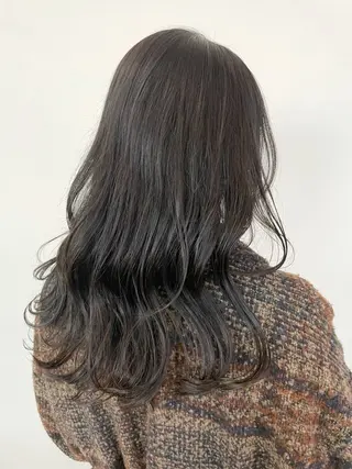 ロング カラー 佐藤 美紅のヘアスタイル